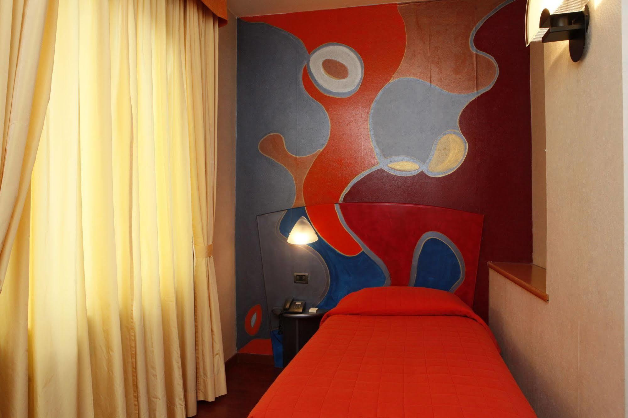 Lancaster Hotel